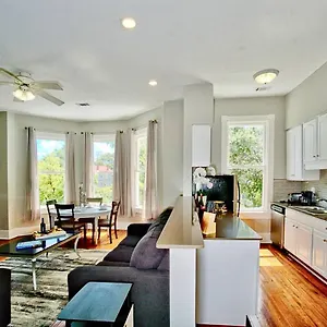 420b-waldburg-st-2-bed-luxury-in-downtown-savannah.top-hotels-in-savannah.com/