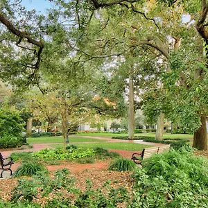 best-view-on-broughton.top-hotels-in-savannah.com/